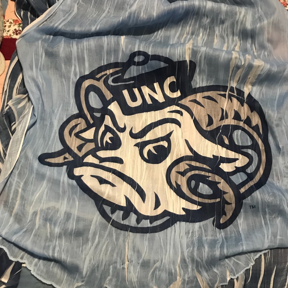 UNC scarf